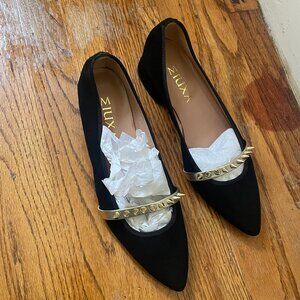 Brand new Unique Black Suede Pumps with gold 6.5